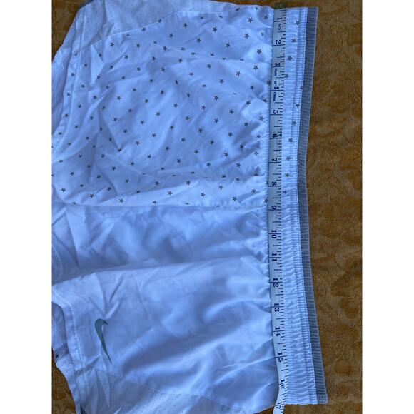 Nike Dry Fit Star Printed Shorts: Size L - Picture 4 of 7